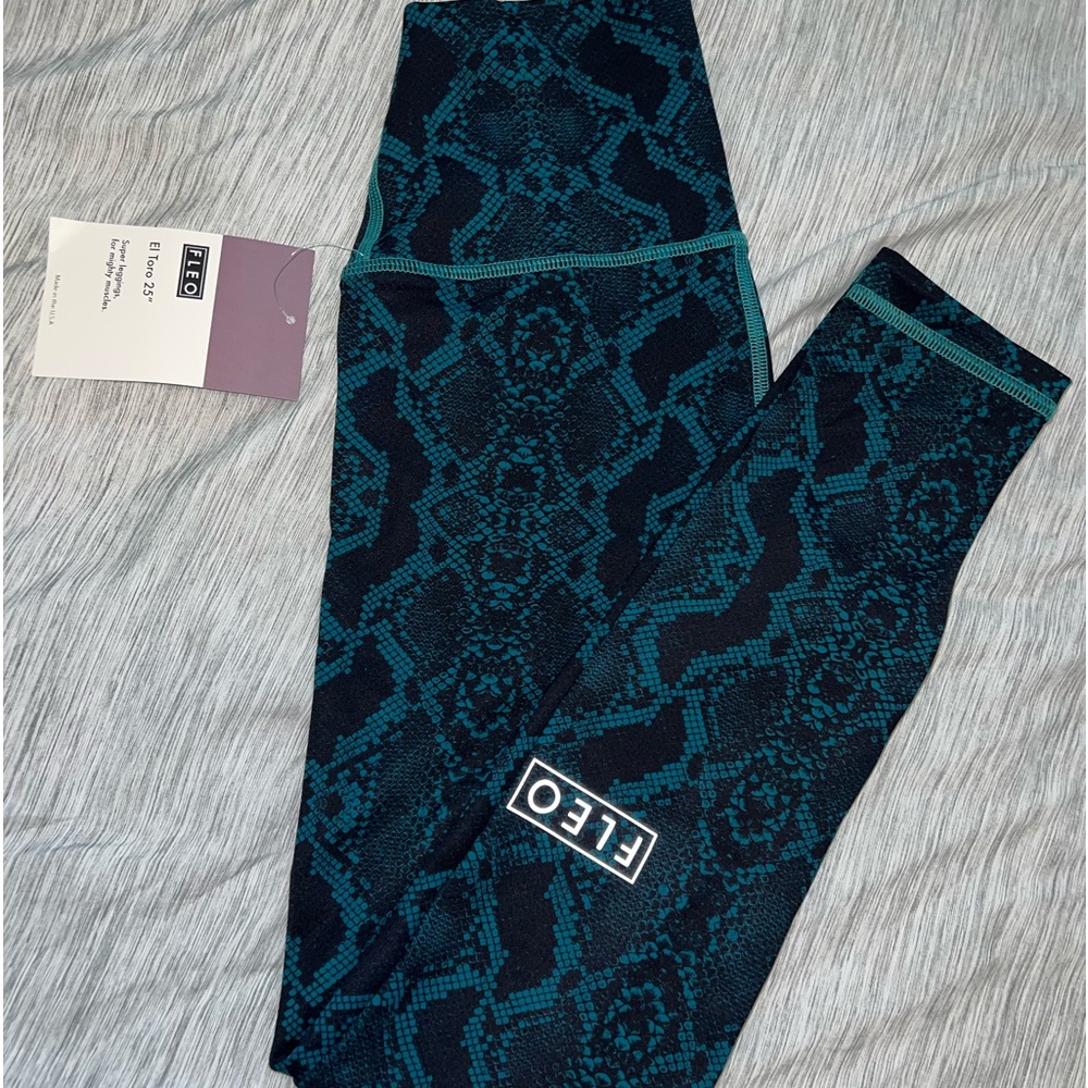 Bayou Snakeskin Leggings - Picture 2 of 4